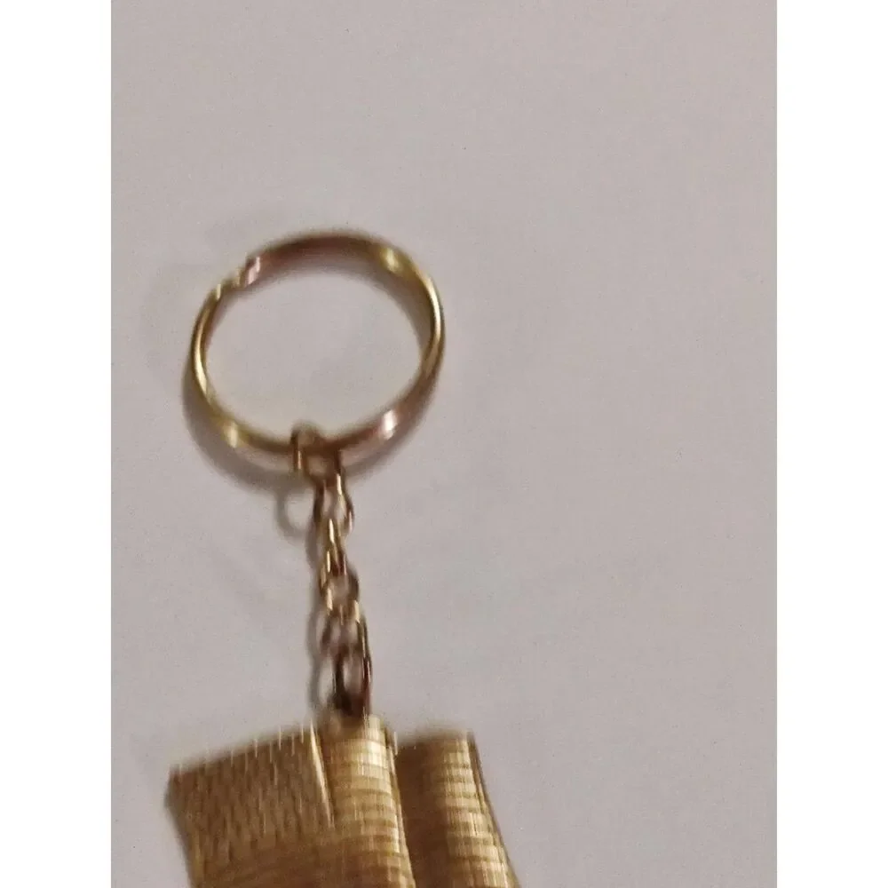 VTG Style Collectible Gold Tone Patriotic USA Emblem American Flag Keychain